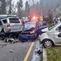 Al menos tres fallecidos y doce heridos en un accidente de tránsito en Ecuador
