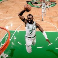 Los Celtics se aseguran el factor cancha y los Suns trepan al 'playoff'