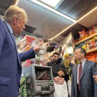 Trump hace campaña en bodega de NY donde dominicano mató agresor en defensa propia en 2022