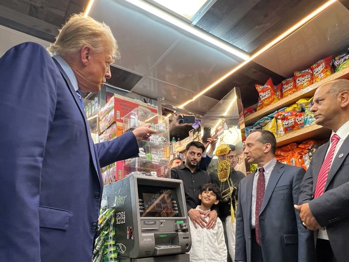 Trump hace campaña en bodega de NY donde dominicano mató agresor en defensa propia en 2022