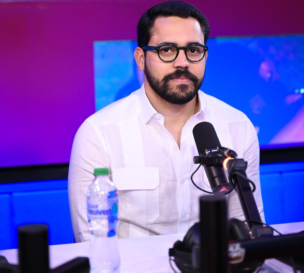 Candidato a diputado Yuri Enrique aboga por el retorno de la Moral y Cívica a las escuelas