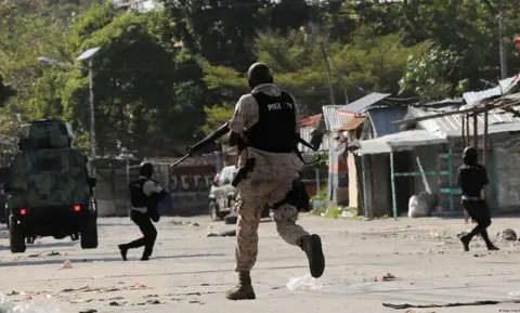 Haití extiende por un mes el estado de emergencia tras violencia