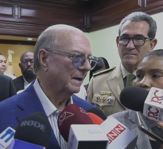 Hipólito Mejía critica la demanda de aumento salarial de la ADP
