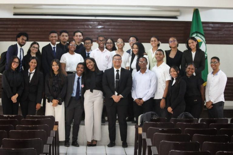 Jóvenes de Puerto Plata se destacan en el Modelo Distrital de las Naciones Unidas
