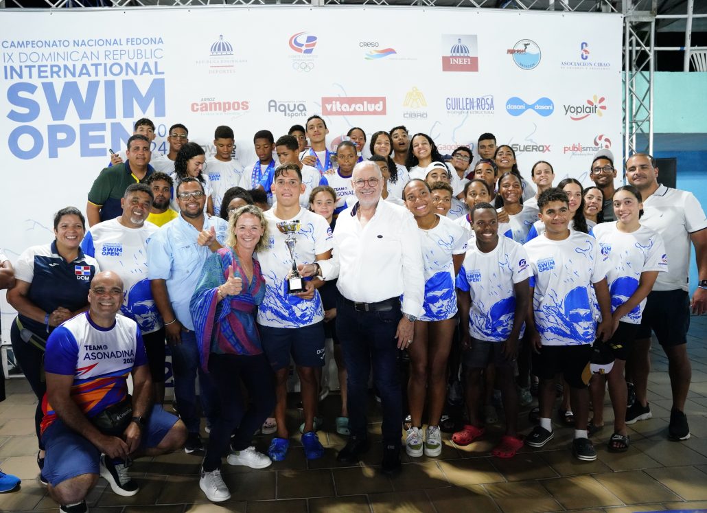 DN gana por quinto año seguido campeonato natación