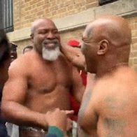 Mike Tyson se quita la camiseta para pelear en la calle con Shannon Briggs