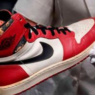 Nadie puja por zapatillas firmadas por Michael Jordan en una subasta turca