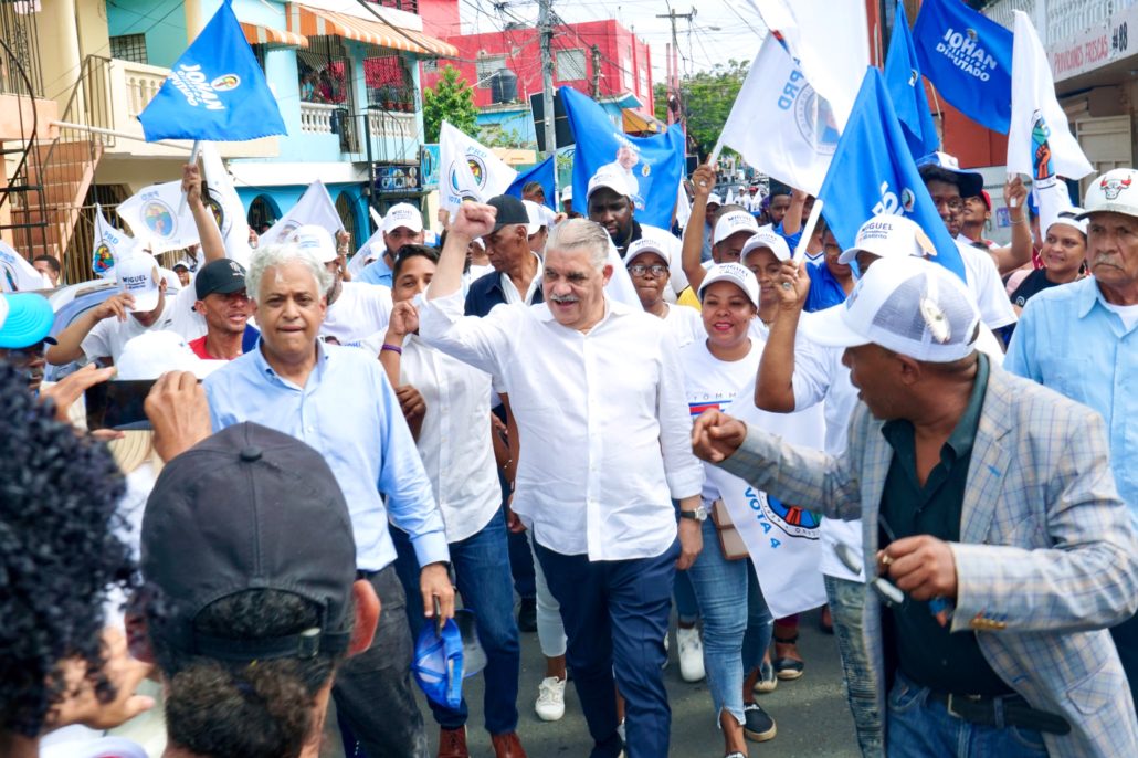 Santo Domingo. –  El candidato presidencial perredeísta y excanciller de la República, Miguel Vargas Maldonado, destacó la formación del Consejo Presidencial de Transición en Haití, que busca encaminar a esa nación hacia una mejora importante de su situación actual.