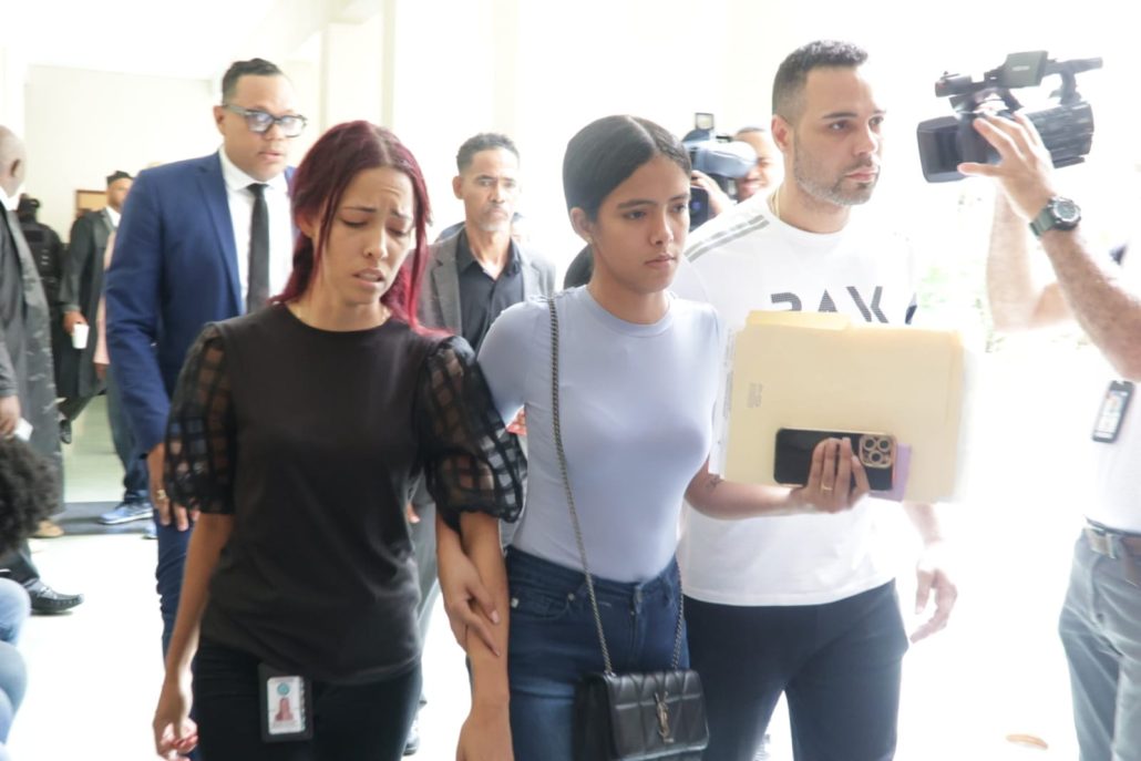 "A mi niña la pusieron a dormir por un propósito", madre de niña muerta por disparo pide cambio a Abinader