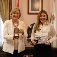 Carolina Mejía se reúne con homólogas de Lugo y Santiago de Compostela en España
