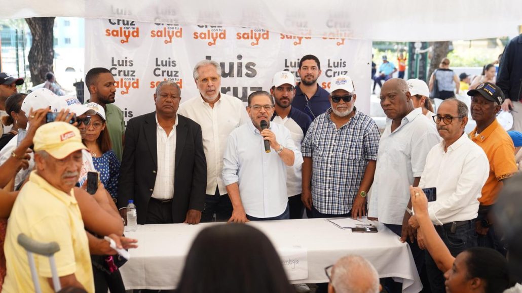 Guillermo Moreno acompaña al Dr. Cruz Jiminian en operativo médico para personas sin cobertura