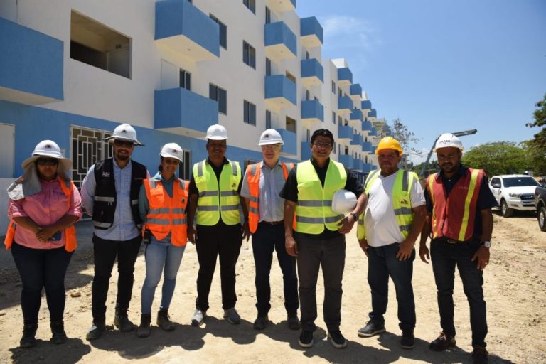 Fellito Suberví supervisa trabajos de transformación cañada Guajimía en SDO