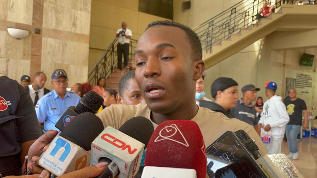 Agente PN denuncia fue agredido por miembros de Migración tras ser confundido con haitiano en Santiago