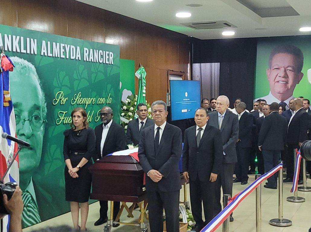 Fuerza del Pueblo despide a Franklin Almeyda con honras en Casa Nacional