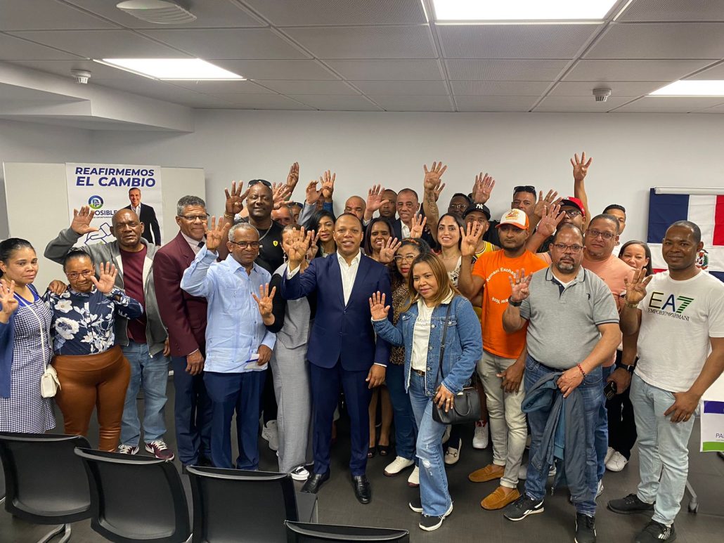 Milton Morrison juramenta al presidente en funciones del PRD en Madrid