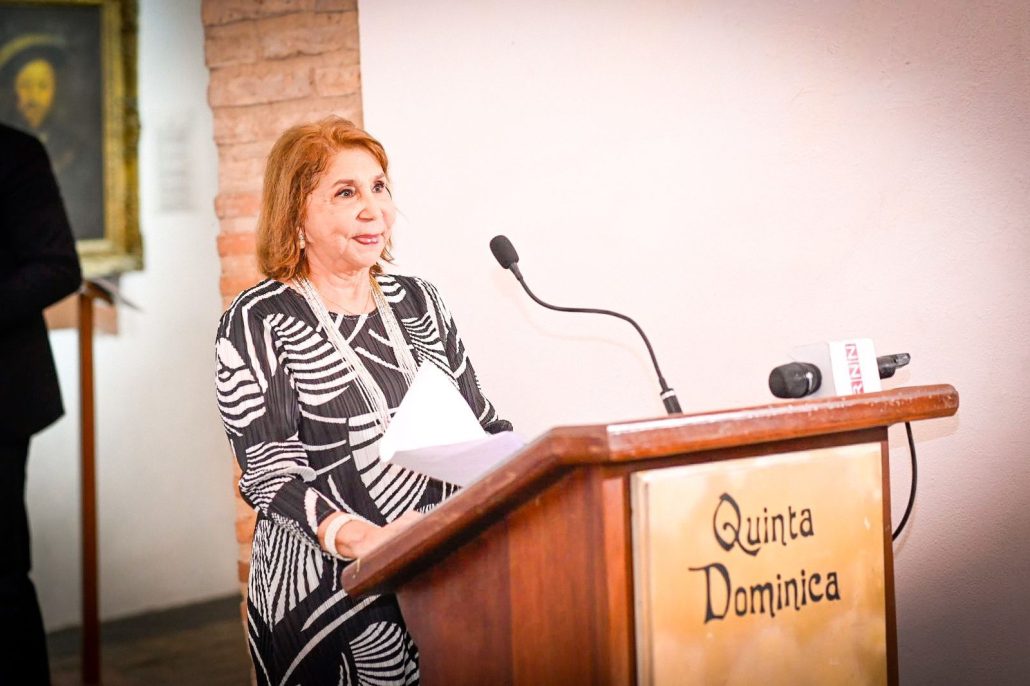 Luisa Pérez Viñas presenta su nueva obra "Asomándome a la Vida"