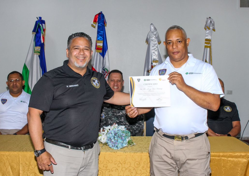 Policías terminan curso para abordaje del ciudadano