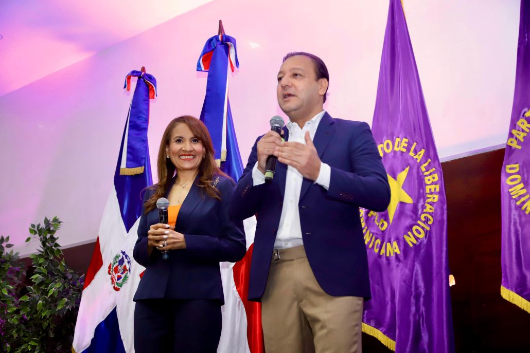 Abel presenta "Ángeles de la Comunidad", "Primer Empleo", "Mipyme Joven" y "Capital Semilla"; anuncia obras para el Cibao