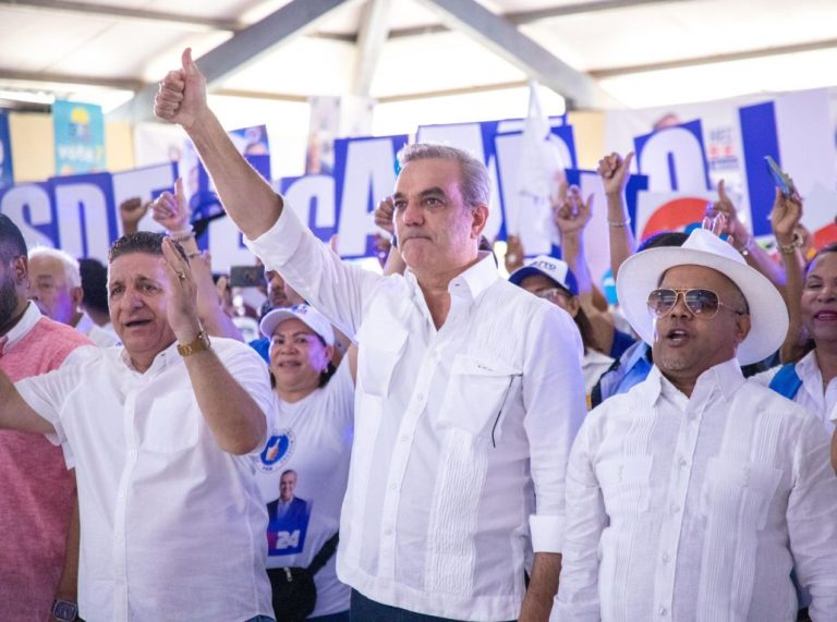Abinader llama a perremeístas a consumar en votos la simpatía que reflejan las encuestas 3 | Noticias de hoy en República Dominicana WhatsApp Image 2024 04 29 at 4.40.04 PM | Noticias de hoy en De Último Minuto