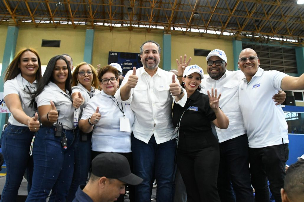 Cientos de atletas, técnicos y cronistas brindaron su respaldo al movimiento que dirige el cronista deportivo Alberto Rodríguez