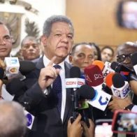 Leonel Fernández felicita a los periodistas en su día