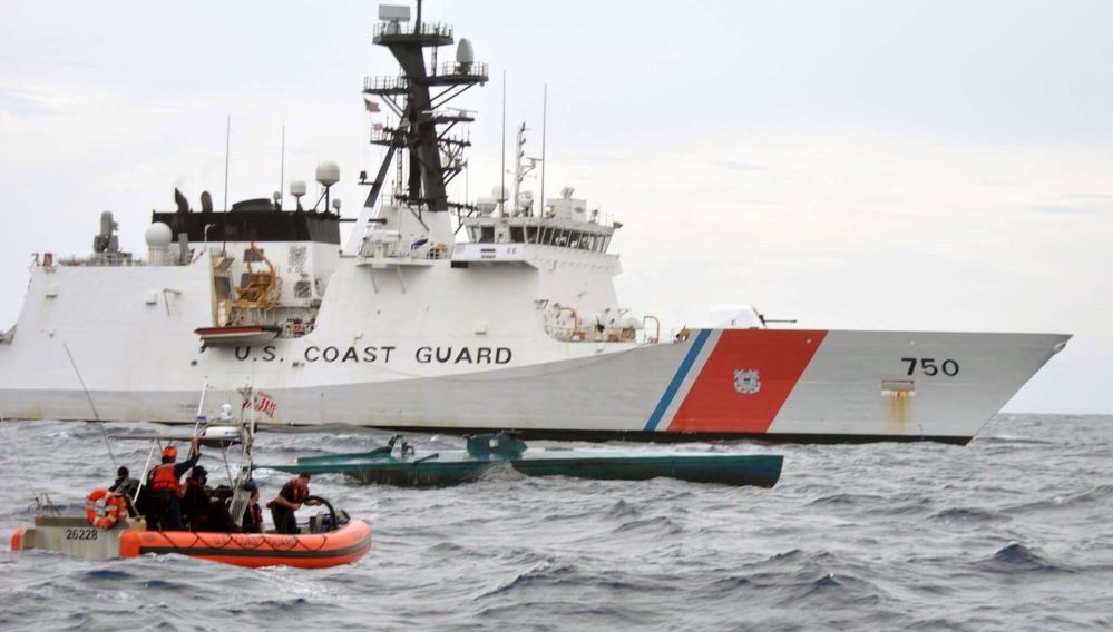 Detienen a 96 dominicanos y 7 haitianos cerca de las aguas de Puerto Rico
