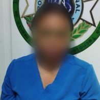 Policía arresta mujer vinculada a red estafadores en Santiago