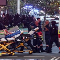 Al menos cinco personas mueren apuñaladas en centro comercial