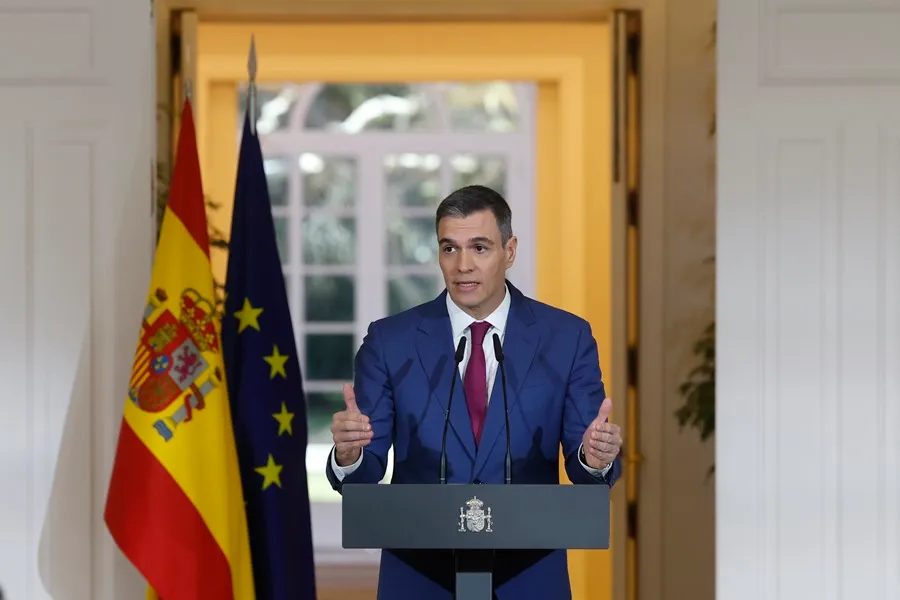 Parlamento español presiona a Sánchez para que dimita por escándalos de corrupción