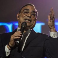 Gilberto Santa Rosa pone a todos a bailar en el icónico Radio City Music Hall