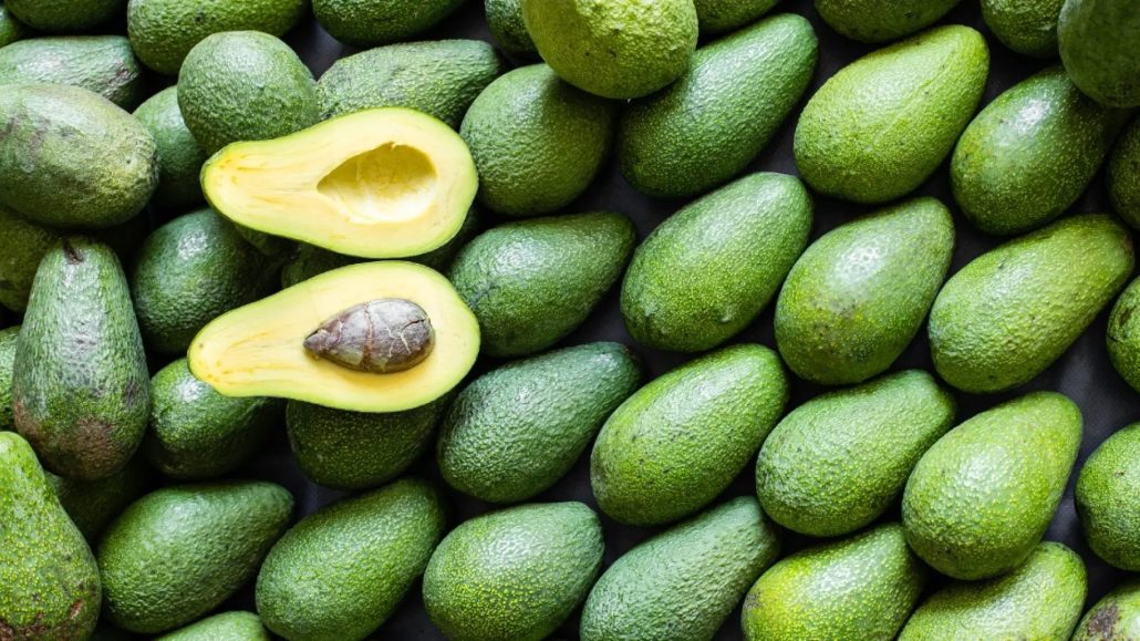 ¿Cómo conservar los aguacates maduros por más tiempo?