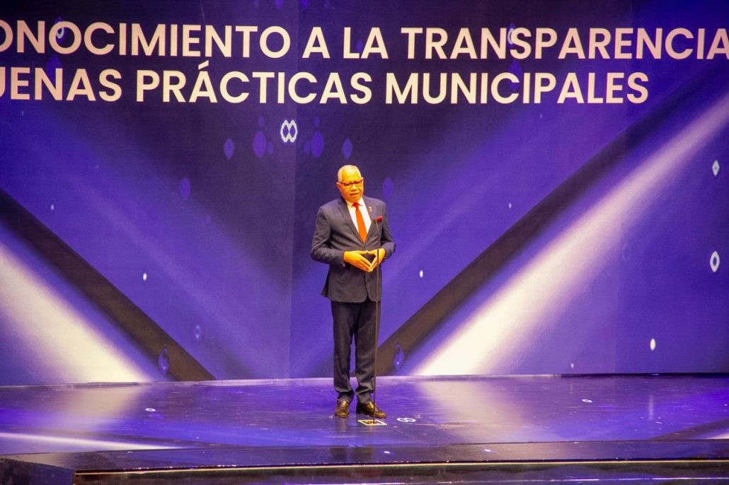 Premios Juan Pablo Duarte reconoce a Kelvin Cruz y David Collado por sus aportes a la municipalidad
