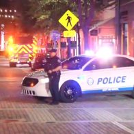 Dos muertos y al menos seis heridos en un tiroteo en un centro comercial de Miami