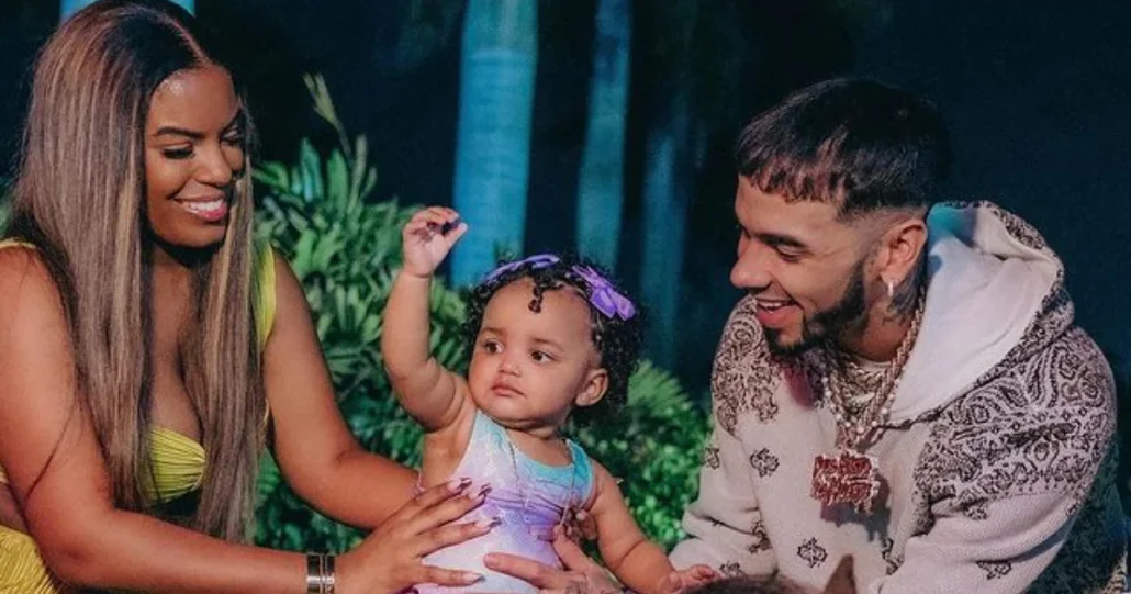 Madre de hija de Anuel AA, arremete contra el cantante