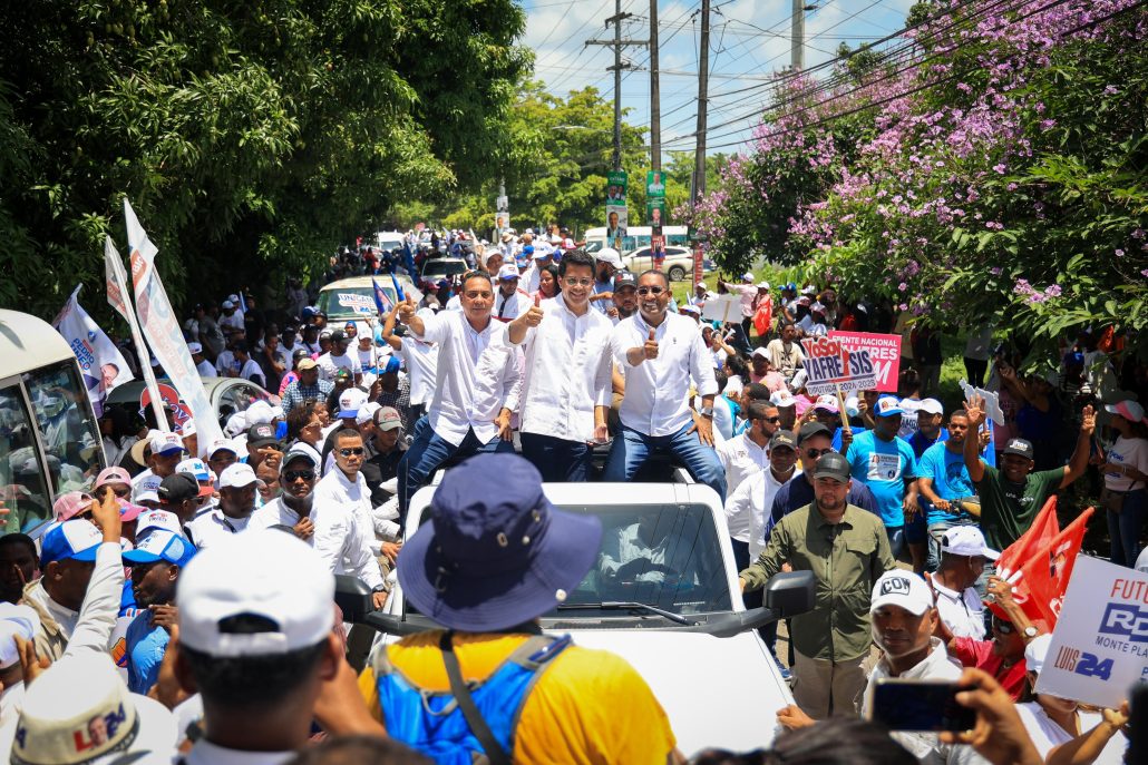 ¡Gran apoyo! David Collado y Víctor Pichardo cierran campaña en Monte Plata 