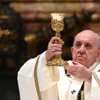 El papa vuelve a celebrar la misa del Corpus en la basílica de San Juan de Letrán