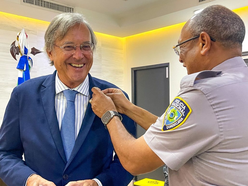 Director general de la Policía Nacional recibe la visita del embajador de España