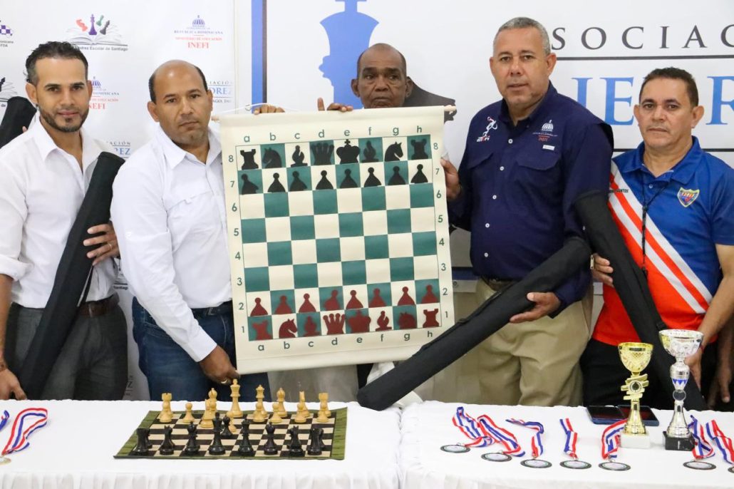 INEFI realiza el Torneo de la Liga de Ajedrez Escolar en Santiago