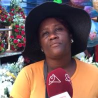 Escasez de clientes afecta a vendedores de flores antes del Día de las madres