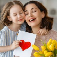 Celebración del Día de las Madres: Un homenaje a las mujeres que dan vida y amor incondicional