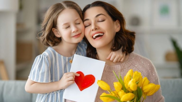 Celebración del Día de las Madres: Un homenaje a las mujeres que dan vida y amor incondicional