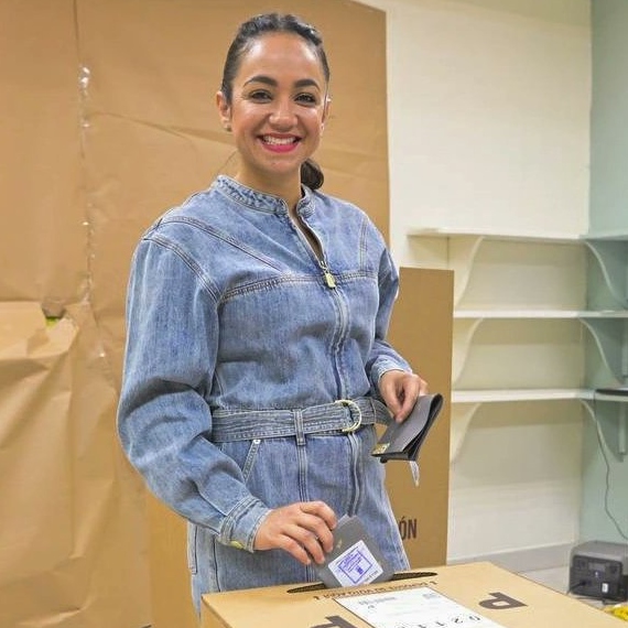 Faride Raful acude a votar; asegura triunfo presidencial y mayoría en el Congreso
