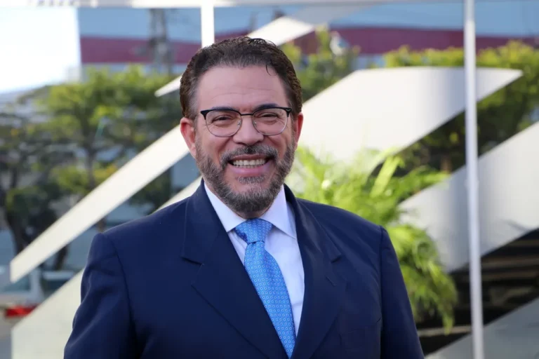 Guillermo Moreno votará a las 11:30 AM en escuela Santa Teresa de Jesús en la zona universitaria