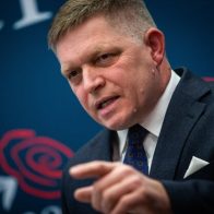 Operan de nuevo a Robert Fico, que continúa estable pero "muy grave"