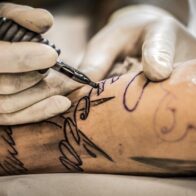 Tatuajes podrían aumentar el riesgo de desarrollar cáncer