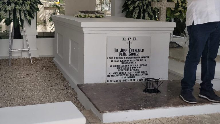 Dirigentes del PRM conmemora 26 aniversario del fallecimiento de Peña Gómez 7 | Noticias de hoy en República Dominicana WhatsApp Image 2024 05 10 at 11.29.50 AM | Noticias de hoy en De Último Minuto
