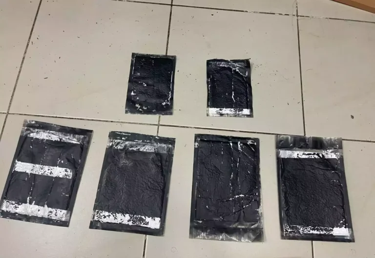Ocupan seis láminas de cocaína en tarjetas de videos 5 | Noticias de hoy en República Dominicana Ocupan seis láminas de cocaína en tarjetas de videos