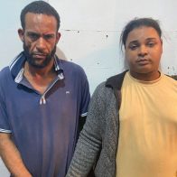 Apresan dos hombres con diversos retrovisores de vehículos robados en Santiago