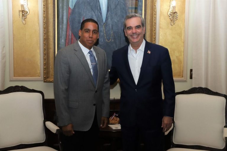 "Abinader se encamina a una reelección sin obstáculos y con una oposición fragmentada", afirma experto 4 | Noticias de hoy en República Dominicana Abinader se encamina a una reelección sin obstáculos