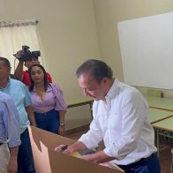 Abel Martínez ya votó y llama a la población a definir el futuro que quieren para RD